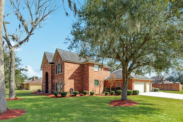 52 Chesswood Court, Lake Jackson, TX 77566