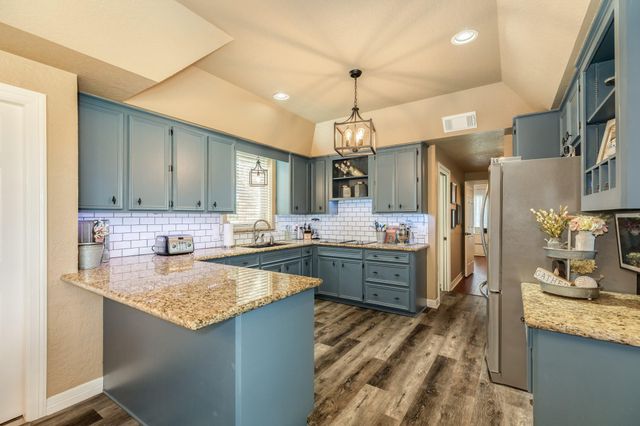 52 Chesswood Court, Lake Jackson, TX 77566