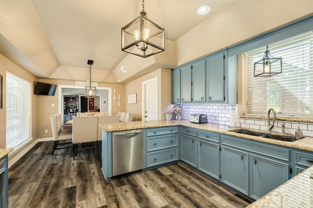 52 Chesswood Court, Lake Jackson, TX 77566