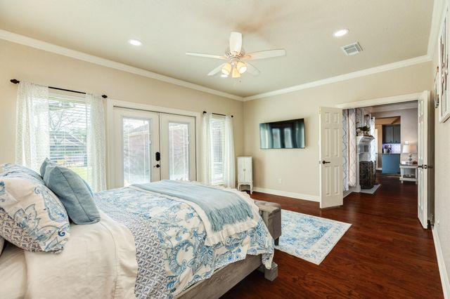 52 Chesswood Court, Lake Jackson, TX 77566