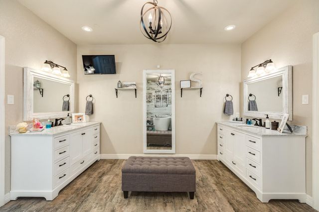 52 Chesswood Court, Lake Jackson, TX 77566