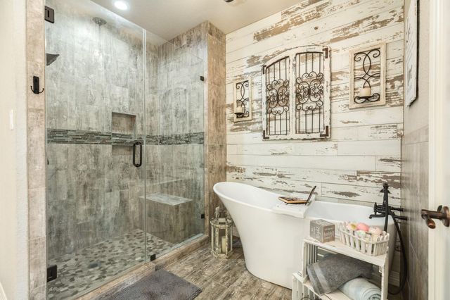 52 Chesswood Court, Lake Jackson, TX 77566