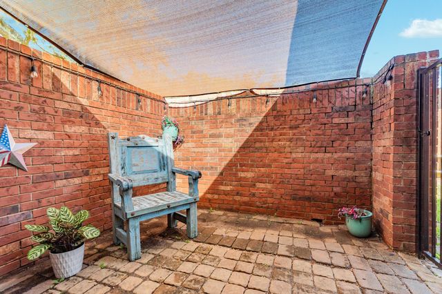 52 Chesswood Court, Lake Jackson, TX 77566