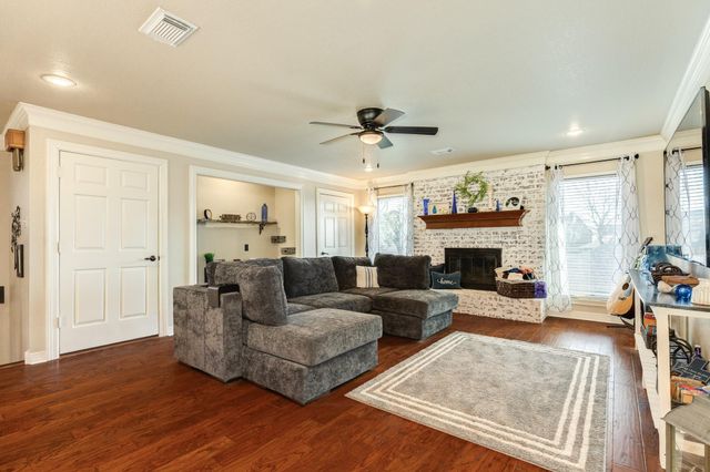 52 Chesswood Court, Lake Jackson, TX 77566