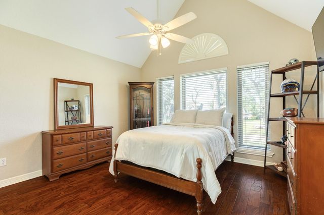 52 Chesswood Court, Lake Jackson, TX 77566