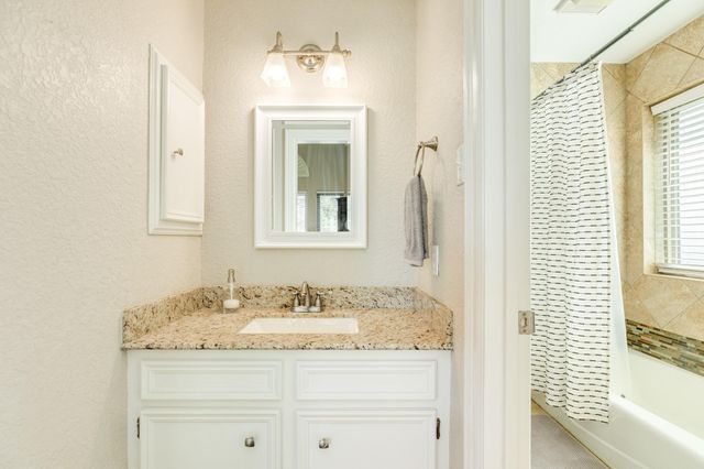 52 Chesswood Court, Lake Jackson, TX 77566