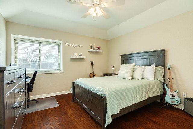 52 Chesswood Court, Lake Jackson, TX 77566