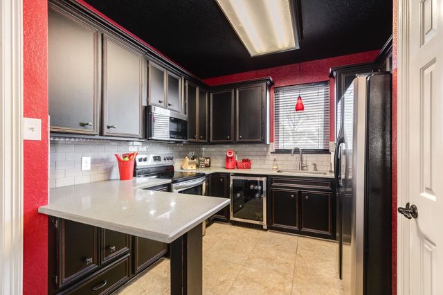 52 Chesswood Court, Lake Jackson, TX 77566