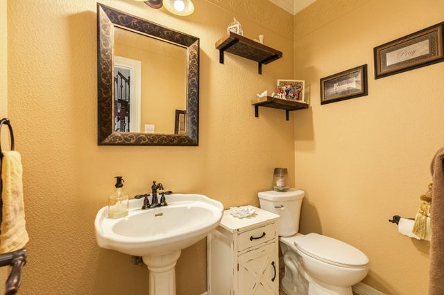 52 Chesswood Court, Lake Jackson, TX 77566