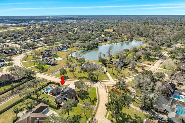 52 Chesswood Court, Lake Jackson, TX 77566