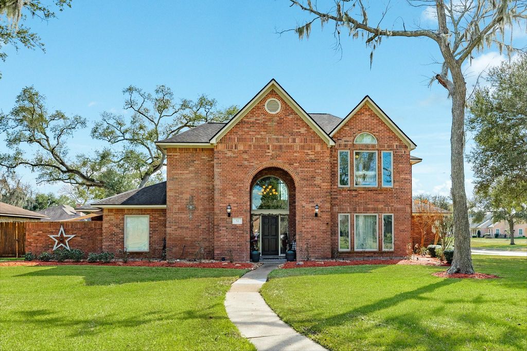52 Chesswood Court, Lake Jackson, TX 77566