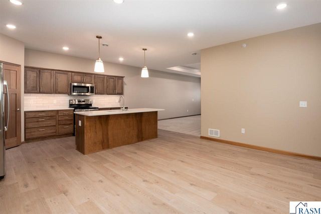 3116 Bassett Drive, Mankato, MN 56001