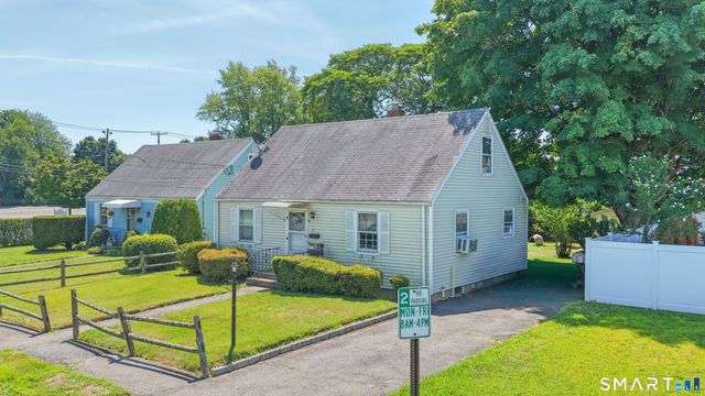 11 Redfield Road, Fairfield, CT 06824