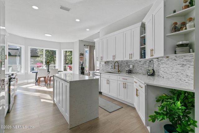 735 E DORCHESTER Drive, St. Johns, FL 32259