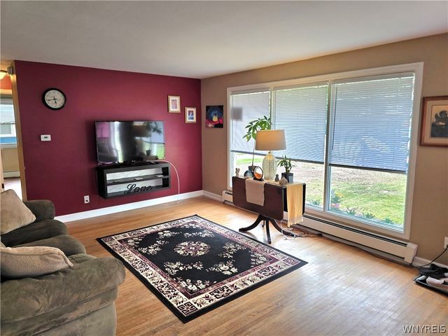 161 Longmeadow Rd, Amherst, NY 14226