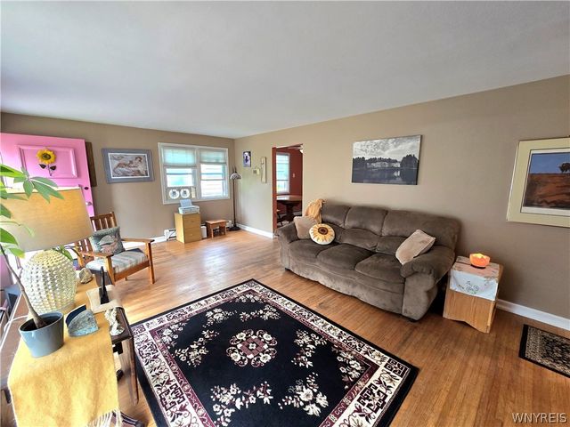 161 Longmeadow Rd, Amherst, NY 14226