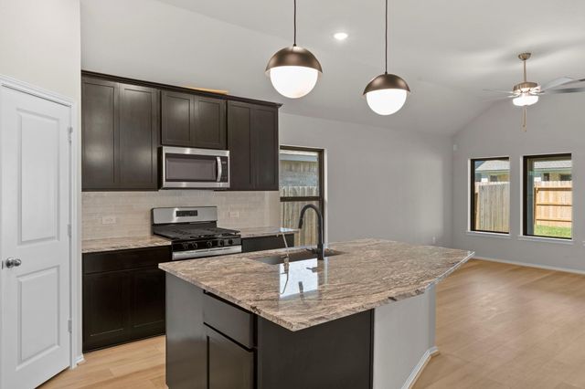 1016 Shoal Creek Trail, Conroe, TX 77304