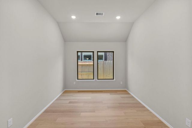 1016 Shoal Creek Trail, Conroe, TX 77304