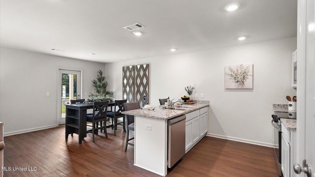 5017 Fox Glen Drive, Jackson, MS 39212