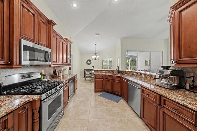 10617 WEYBRIDGE DRIVE, Tampa, FL 33626