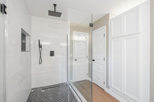 3 Still Corner Place, Spring, TX 77381