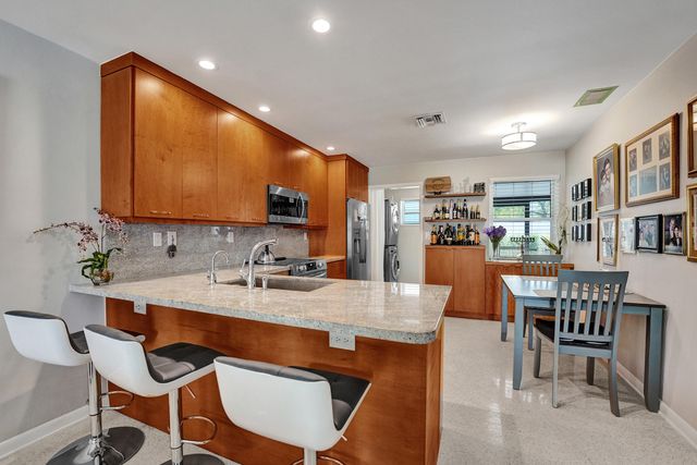 2610 NE 10th Terrace 2608-2610, Wilton Manors, FL 33334