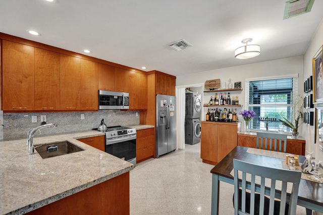 2610 NE 10th Terrace 2608-2610, Wilton Manors, FL 33334