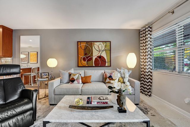 2610 NE 10th Terrace 2608-2610, Wilton Manors, FL 33334