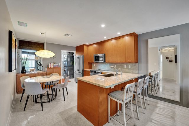 2610 NE 10th Terrace 2608-2610, Wilton Manors, FL 33334