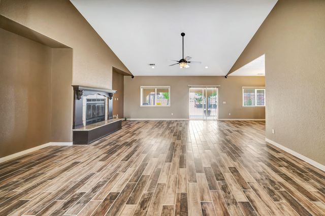 7315 W Ave A 8, Lancaster, CA 93536