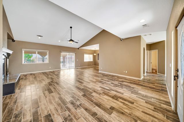 7315 W Ave A 8, Lancaster, CA 93536