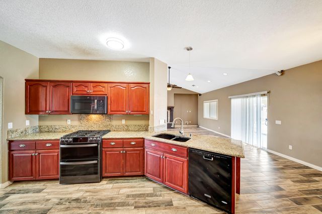 7315 W Ave A 8, Lancaster, CA 93536