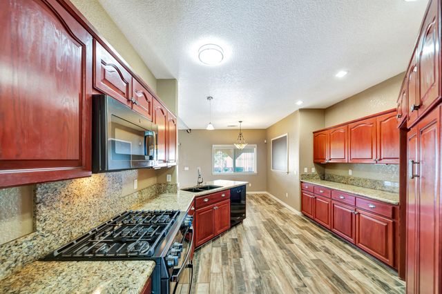 7315 W Ave A 8, Lancaster, CA 93536