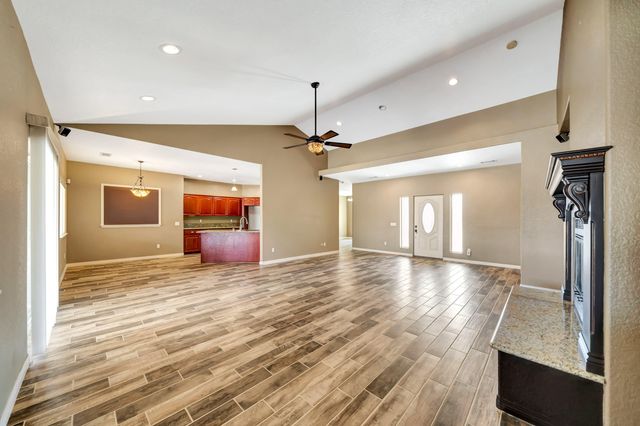 7315 W Ave A 8, Lancaster, CA 93536