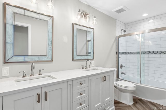 25 Ashley Circle, Manorville, NY 11949