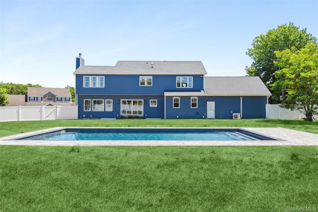 25 Ashley Circle, Manorville, NY 11949