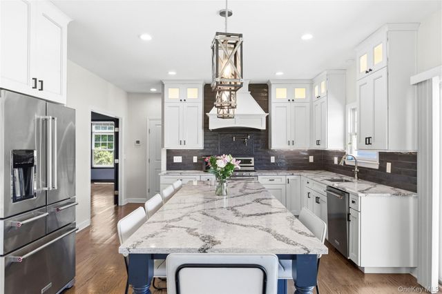 25 Ashley Circle, Manorville, NY 11949