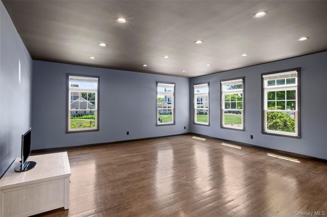 25 Ashley Circle, Manorville, NY 11949