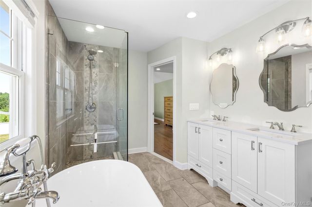 25 Ashley Circle, Manorville, NY 11949