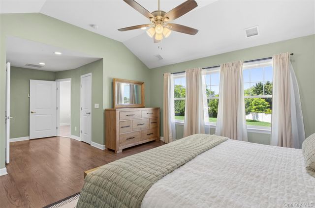 25 Ashley Circle, Manorville, NY 11949