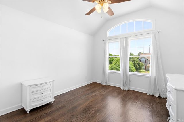 25 Ashley Circle, Manorville, NY 11949
