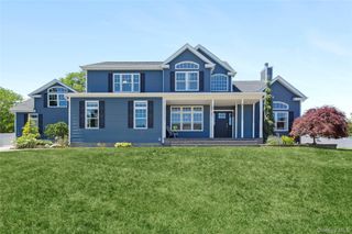 25 Ashley Circle, Manorville, NY 11949