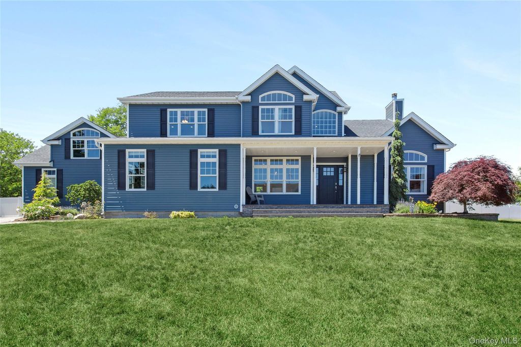 25 Ashley Circle, Manorville, NY 11949