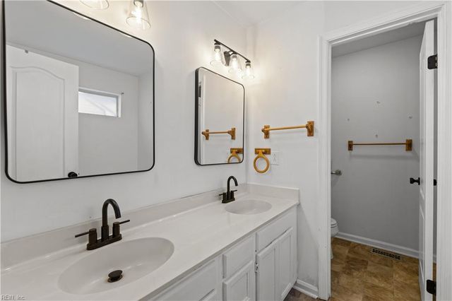 812 Hardwood DR, Chesapeake, VA 23320