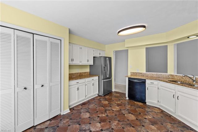 812 Hardwood DR, Chesapeake, VA 23320