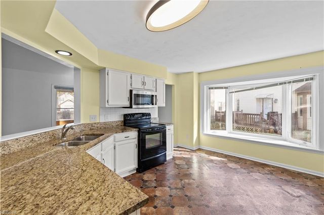 812 Hardwood DR, Chesapeake, VA 23320