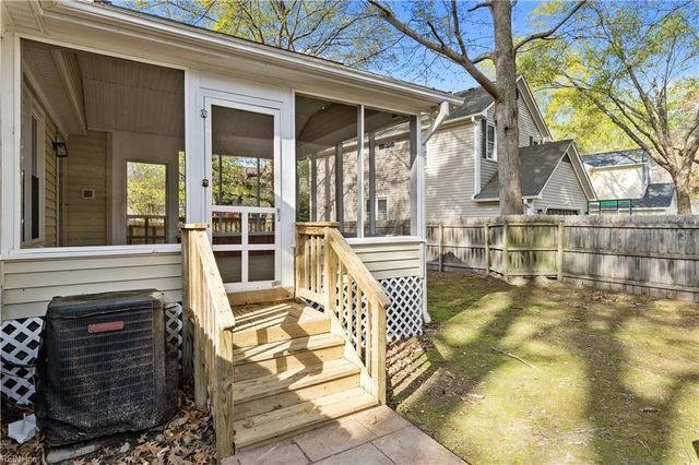 812 Hardwood DR, Chesapeake, VA 23320