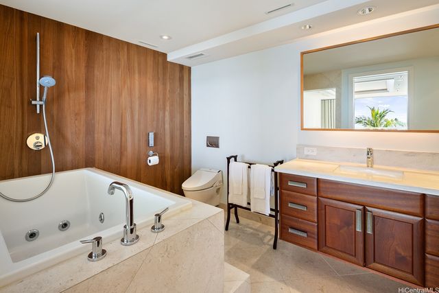 2979 Kalakaua Avenue 601, Honolulu, HI 96815