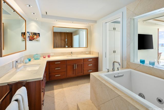 2979 Kalakaua Avenue 601, Honolulu, HI 96815