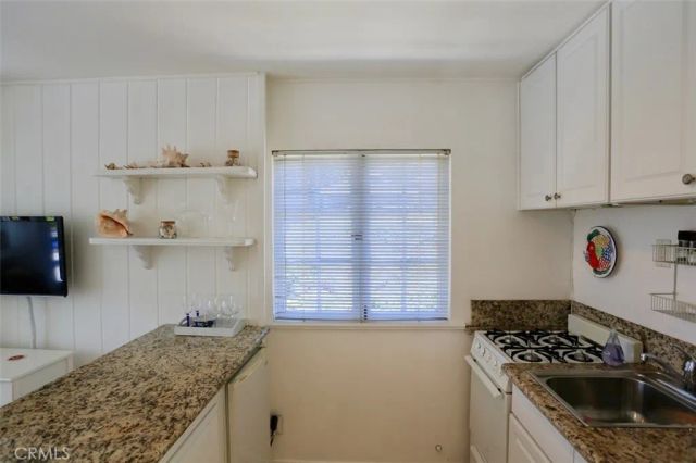 460 Saint Anns Drive, Laguna Beach, CA 92651